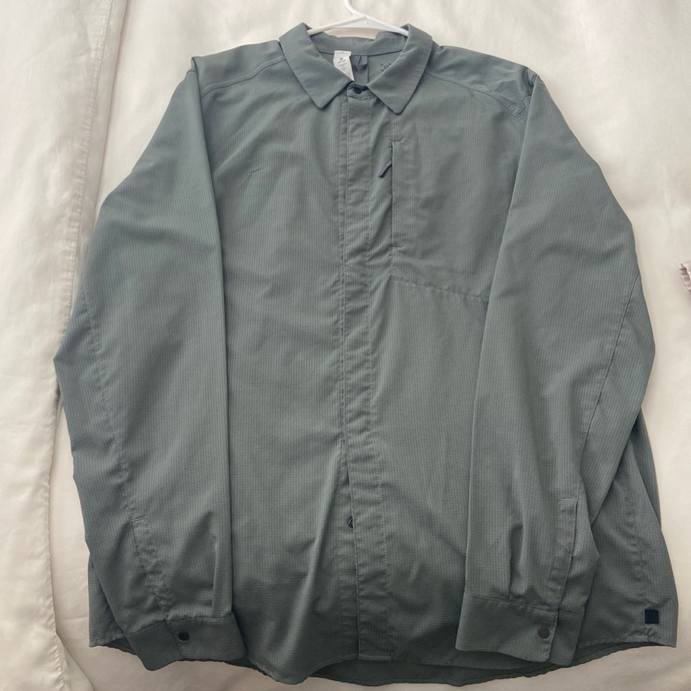 Lululemon Vertice Button-Down - image 1